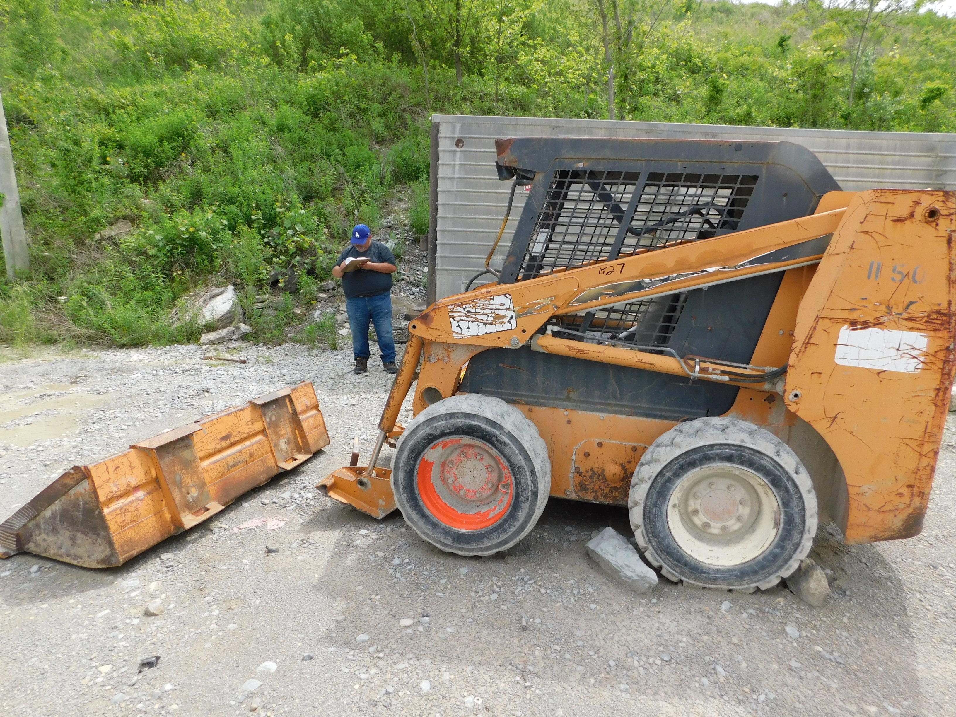 (2002) Case mod. 60XT Skid Steer w/ 72" Bucket