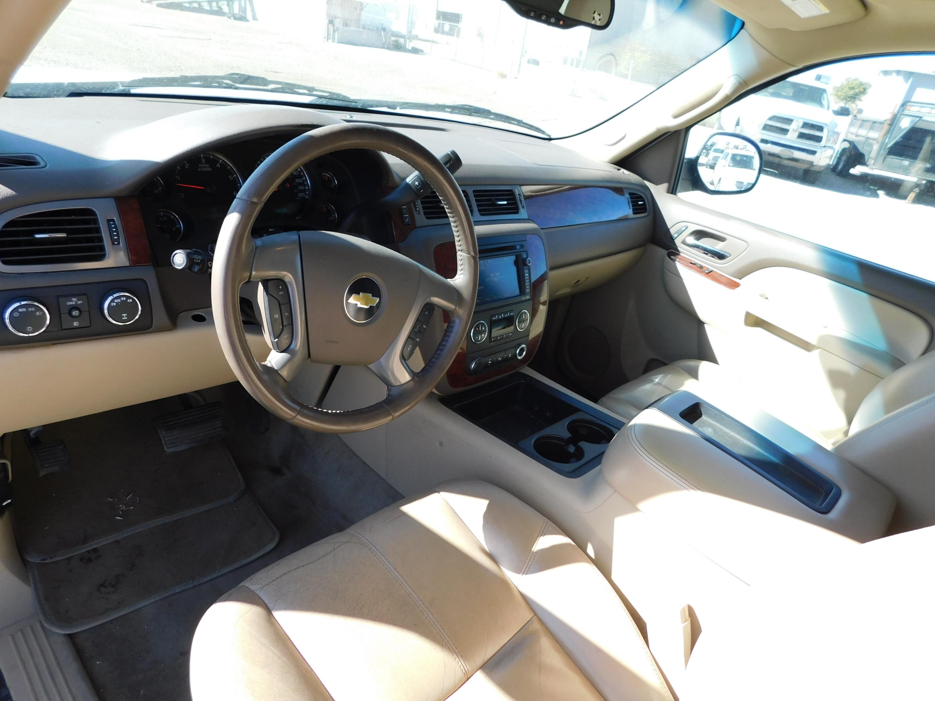 (2011) Chevy Suburban LT, 4-Door SUV, 5.3L