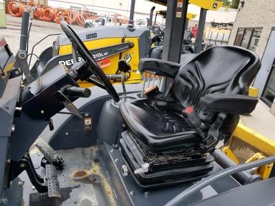 (2017) John Deere mod. 210L, Tractor Skip