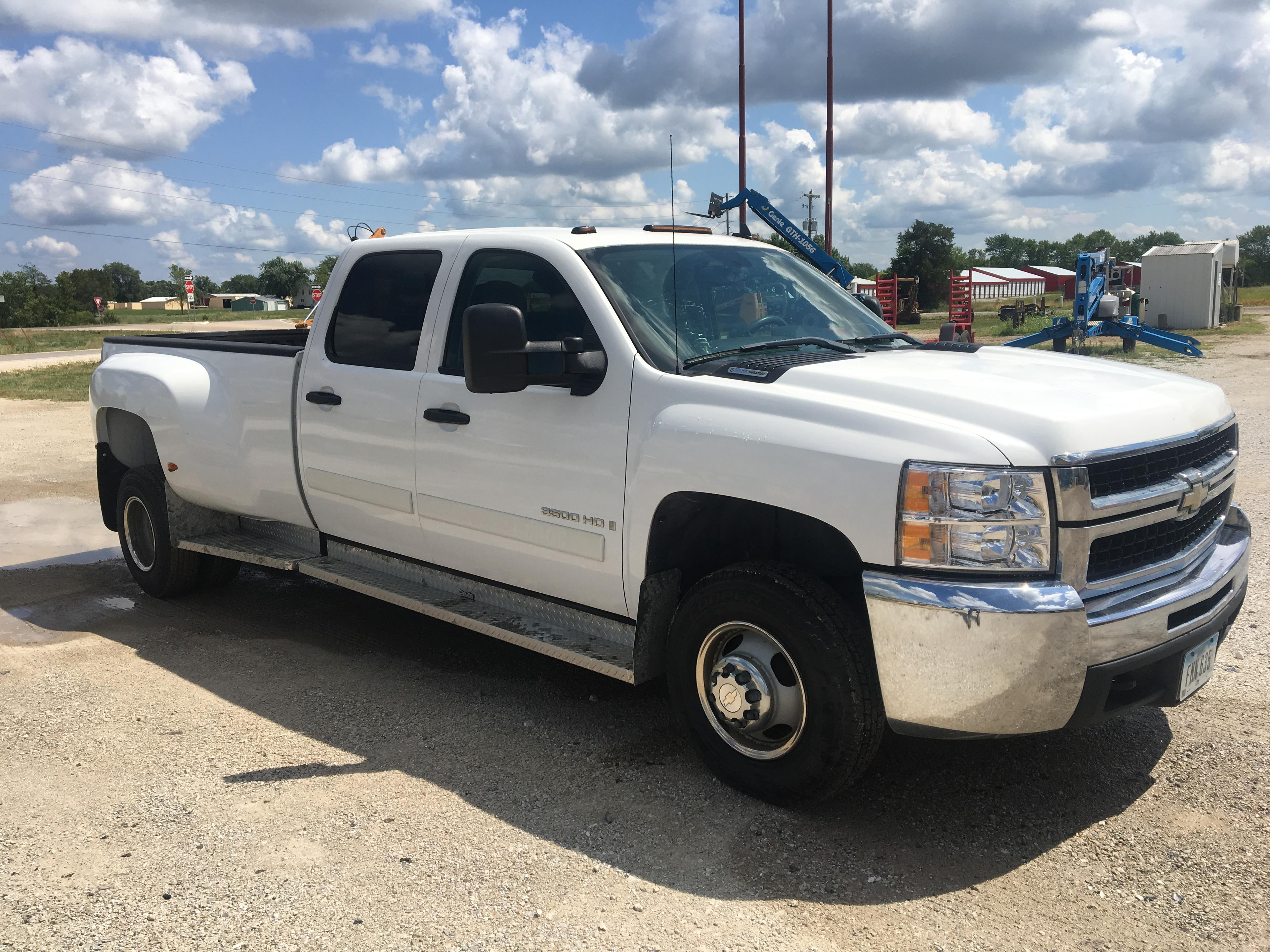 2007 Chevy 3500 HD Silverado LT Dually Crew Cab