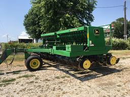 JD 750 grain drill,7 1/2" spacings, front dolly wheel, grass seed, agitator, S#750X008819 one owner