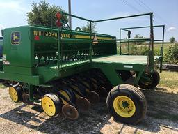 JD 750 grain drill,7 1/2" spacings, front dolly wheel, grass seed, agitator, S#750X008819 one owner