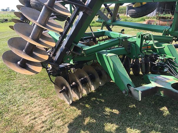 JD 630 27 1/2' Hyd. wing fold disk