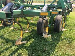 JD 960 27 1/2' field cultivator