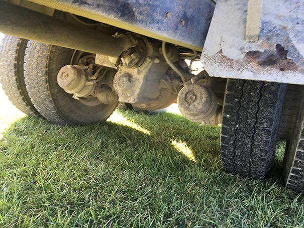 1995 L8000 8.3 Cummins, 8LL Trans, Tandem Axle, 427,627 miles, brake issues