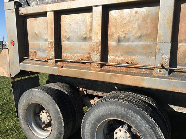 1995 L8000 8.3 Cummins, 8LL Trans, Tandem Axle, 427,627 miles, brake issues