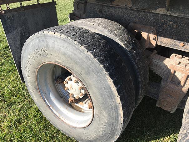 1995 L8000 8.3 Cummins, 8LL Trans, Tandem Axle, 427,627 miles, brake issues