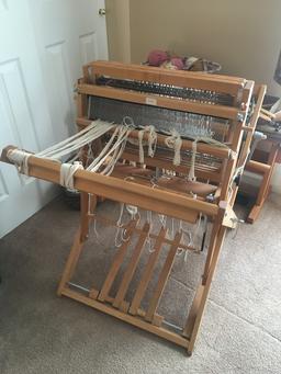 Schacht Spindle Floor Loom, 4 Treadles, 4 Shafts, As new with Bench