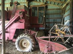 INT 303 Gas Combine, Sell w/ Bean Platform, Stored Inside, Has Not Been Used in Years, Sold as Found