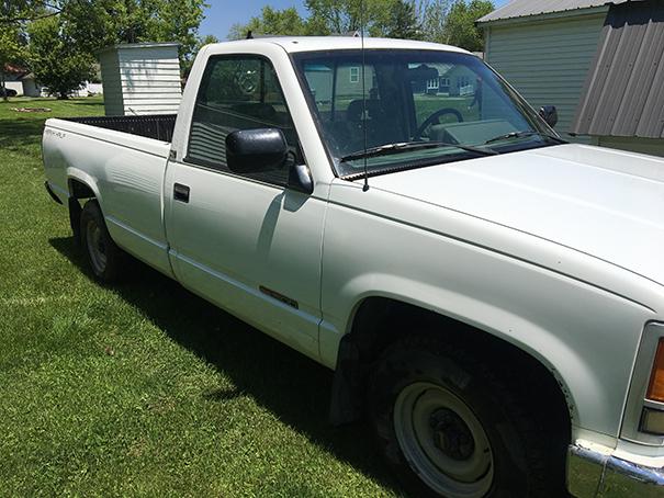 1993 GMC 1500 SL 2WD Reg Cab Pickup, 4.3 liter 6 cyl, 5 spd, 8 ft Bed, Only 65,710 miles, Runs Good.