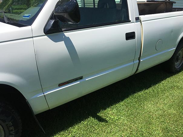 1993 GMC 1500 SL 2WD Reg Cab Pickup, 4.3 liter 6 cyl, 5 spd, 8 ft Bed, Only 65,710 miles, Runs Good.