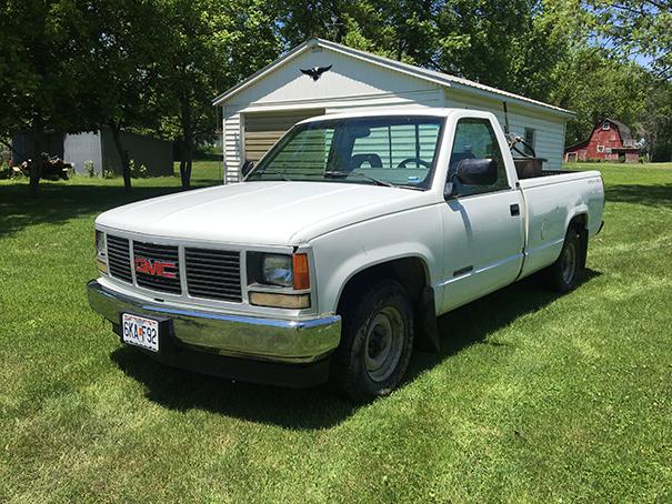 1993 GMC 1500 SL 2WD Reg Cab Pickup, 4.3 liter 6 cyl, 5 spd, 8 ft Bed, Only 65,710 miles, Runs Good.