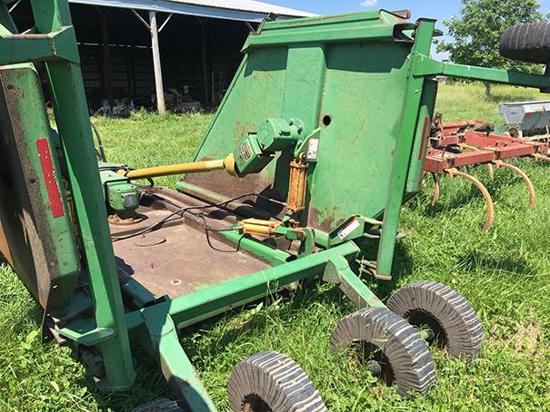 JD 1518 Batwing Rotary Cutter, 1000 PTO, Laminated Wheels, Good Working Condition.