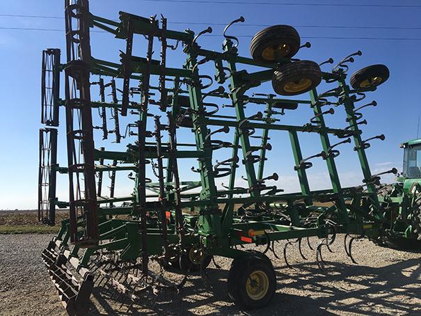 2007 JD 2210-LL 34ft S-Tine Field Cultivator