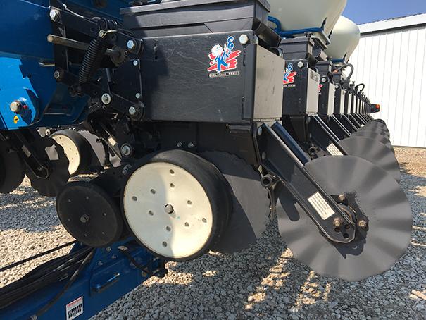 2009 Kinze 3660 16/31 center fill Interplant planter