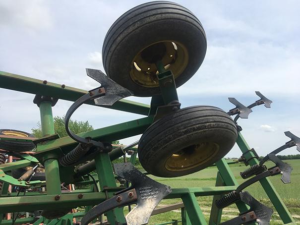 JD 980 24 ft. field cultivator