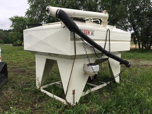 Friesen 220 seed tender, electric start Honda motor, S#19883, no trailer or tansport system