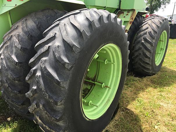 Steiger Cougar ST250 4x4 Articulated tractor, Caterpilar 3306 engine, 250 hp, 20/4 spd. Trans