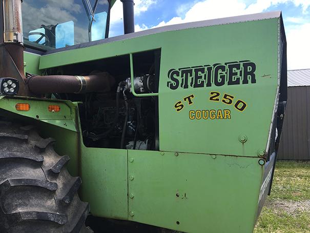 Steiger Cougar ST250 4x4 Articulated tractor, Caterpilar 3306 engine, 250 hp, 20/4 spd. Trans