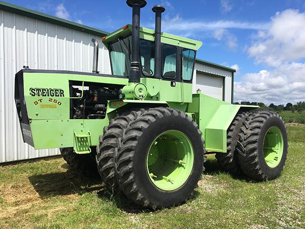 Steiger Cougar ST250 4x4 Articulated tractor, Caterpilar 3306 engine, 250 hp, 20/4 spd. Trans