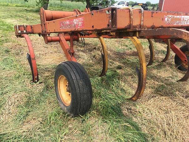 Kewanee 550, 11 shank pull type chisel plow