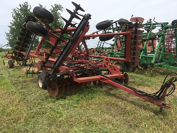 CASE IH 496 disk 22 ft., 9 in. spacings, 19 in. front blades and back blades S#0156931