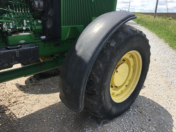 1991 JD 4955, 4wd cab tractor