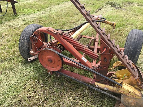 New Holland 456 9' pull type sickle mower