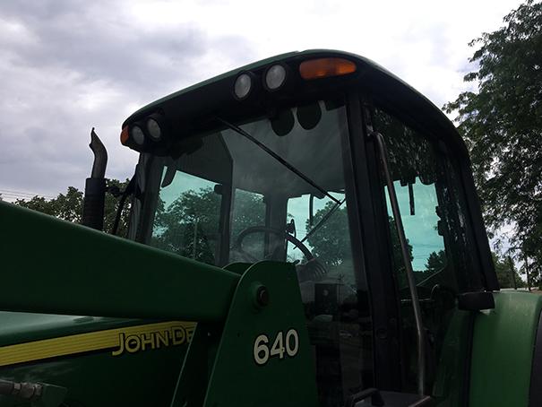 2006 JD 6420 4wd cab tractor, radio, buddy seat, 110hp, LHR 16/16 spd partial power shift