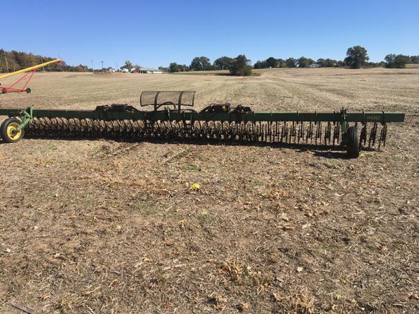 JD 400 Hyd. Fold 30 ft Rotary Hoe