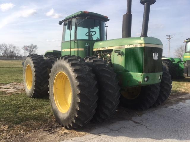 1979 JD 8440 4WD cab tractor