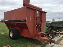 Cullison 812 Auger Wagon, 47X18-18 36 ply Tires