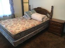 4 pc. Bassett bedroom outfit, Queen size bed, overall in good condition