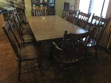 Richardson Brothers Co. 41in x 82in dining room table with 8 chairs