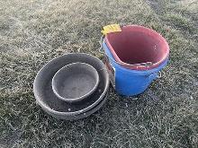 2 feed buckets and 4 feed pans
