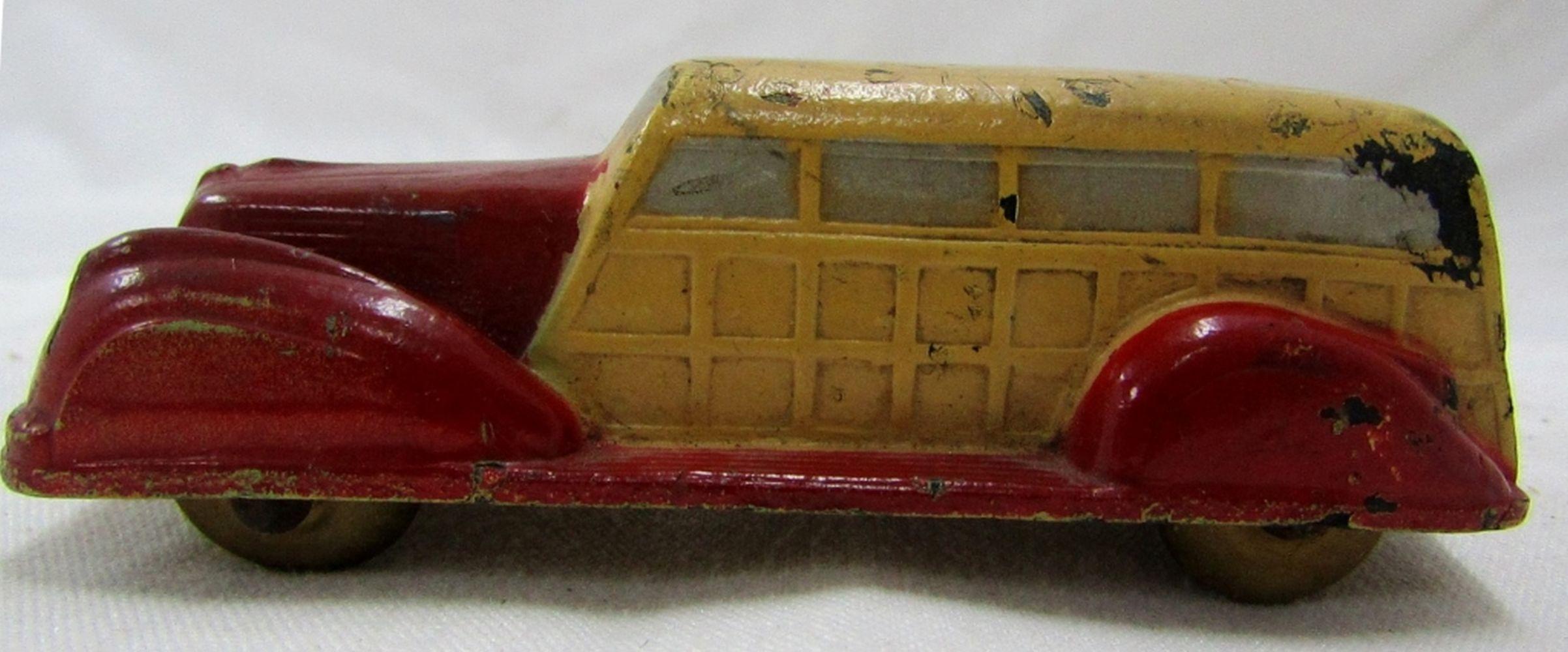 VINTAGE SUN RUBBER COMPANY TOY CAR WAGON!