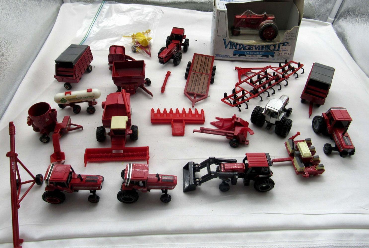 ERTL CASE INT. & INTERNATIONAL HARVESTER