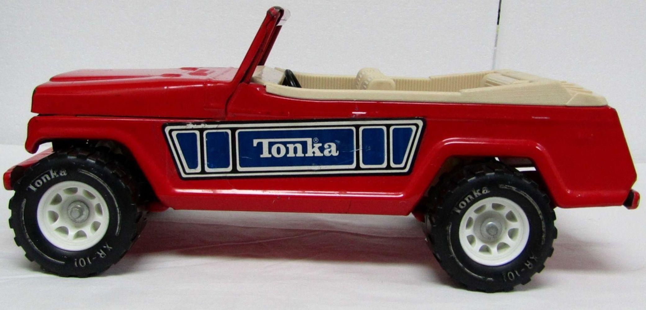 VINTAGE TONKA JEEPSTER & SPEED BOAT TOY