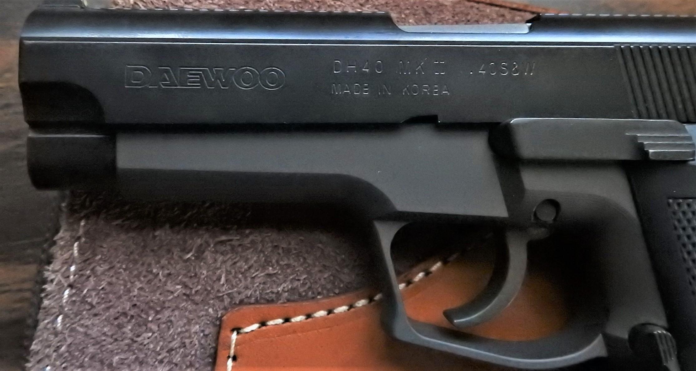 Daewoo DH40 MK2 .40 semi auto pistol