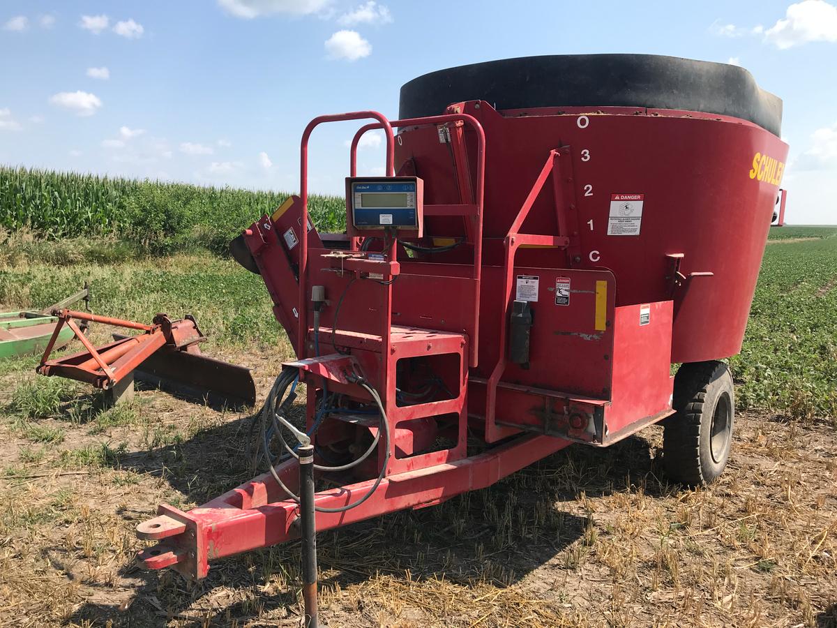 Schuler 2820M feed wagon