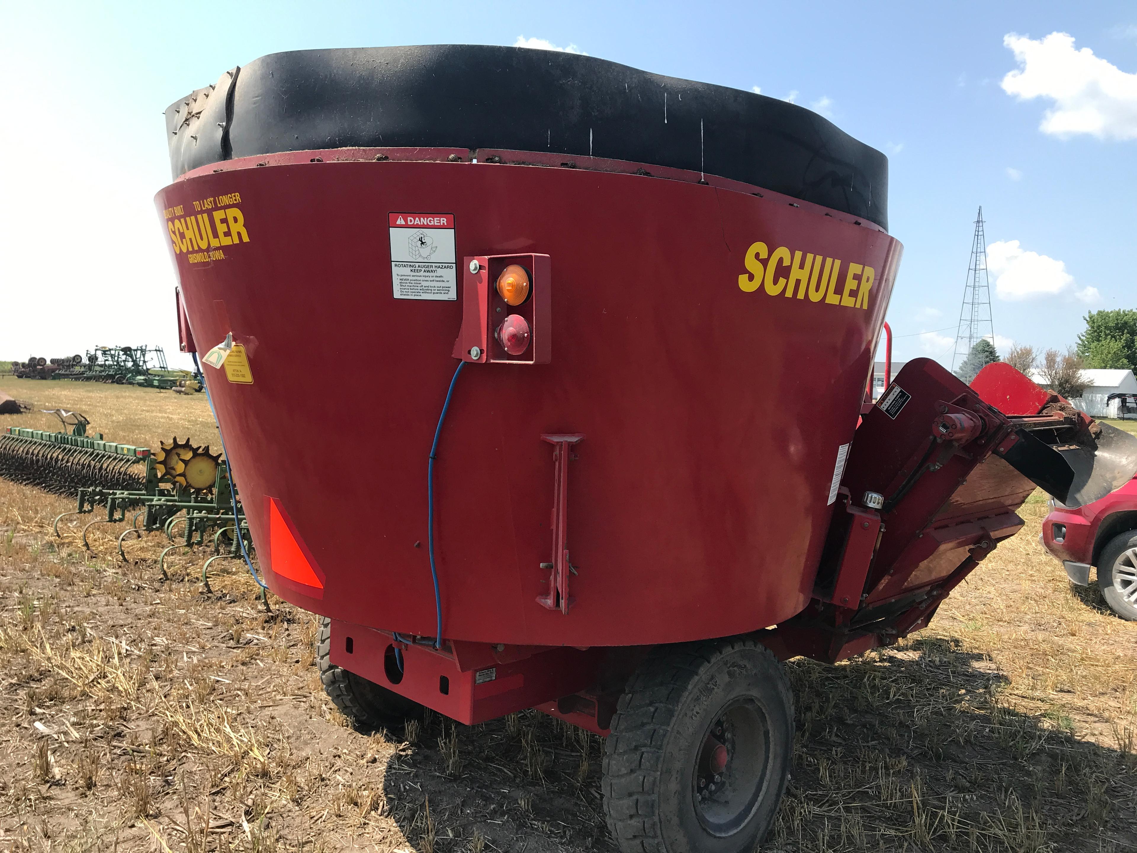 Schuler 2820M feed wagon