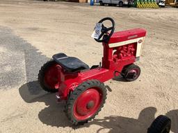 IH Farmall 560 Toy Pedal Tractor