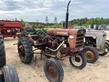 IH Farmall 140 Tractor