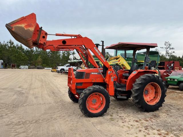 Kubota M4900 Tractor 4WD w/ Loader