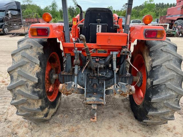 Kubota M4900 Tractor 4WD w/ Loader