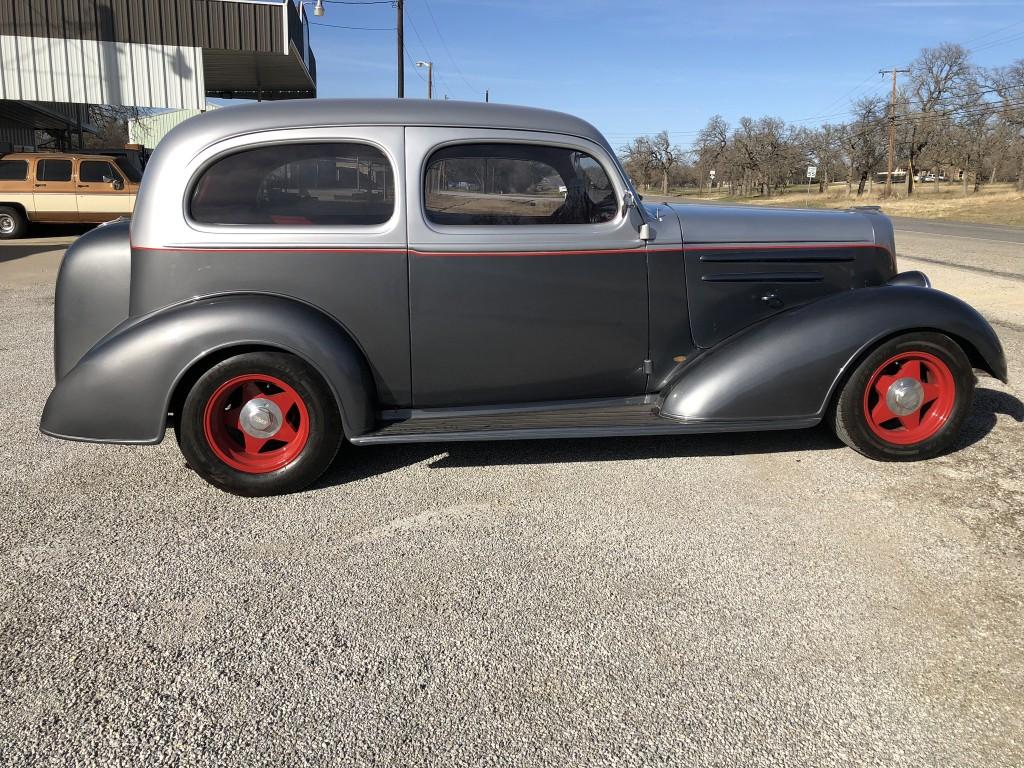 (X) 1936 CHEVROLET 2-DOOR SEDAN P/B 350 V-8 GAS ENGINE, 700R4 AUTO TRANS.,