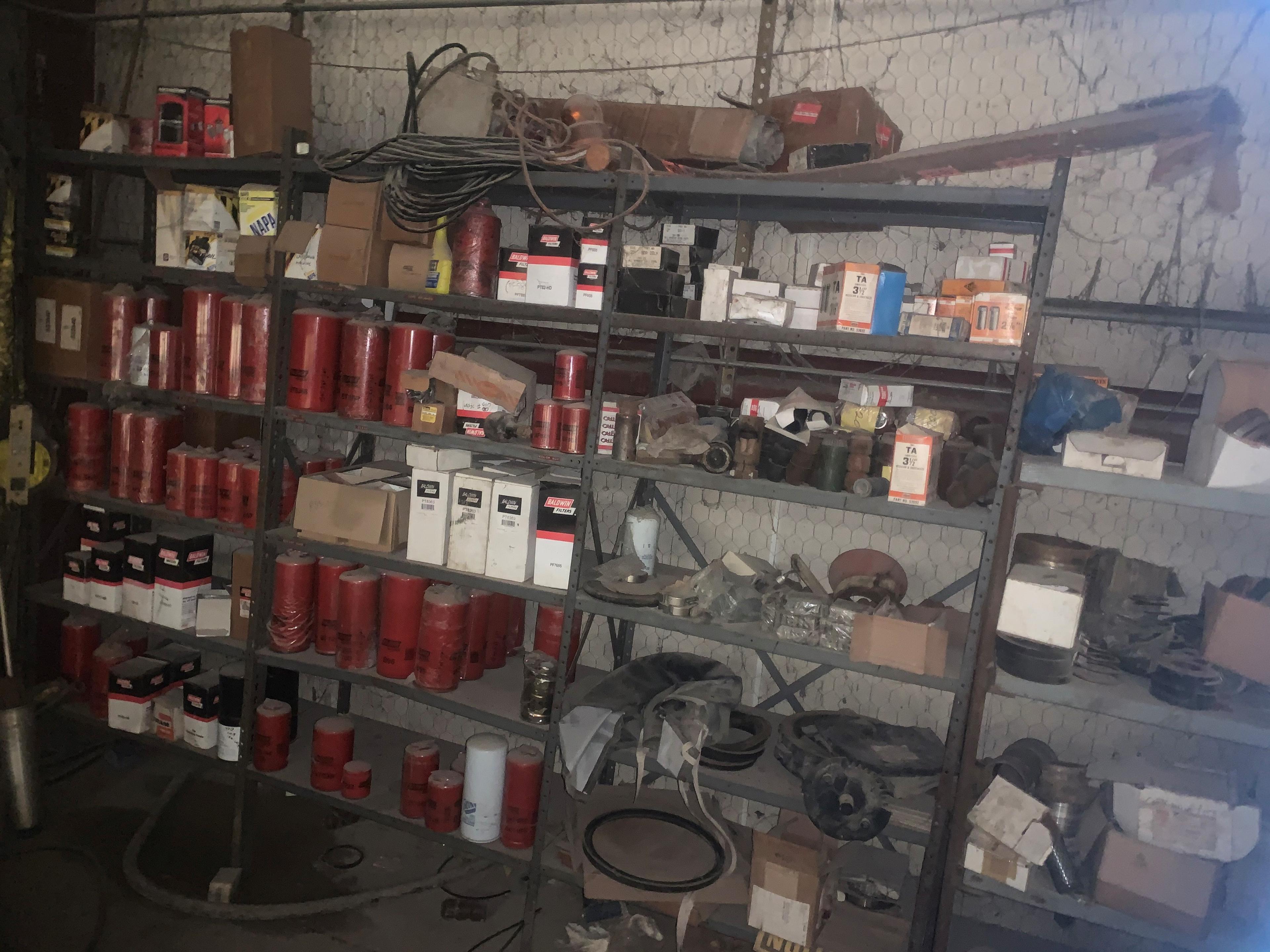 Located in YARD 5 - BRYAN, TX (B-20) MISC TOOLS & PARTS W/S COMPRESSORS, VALVES