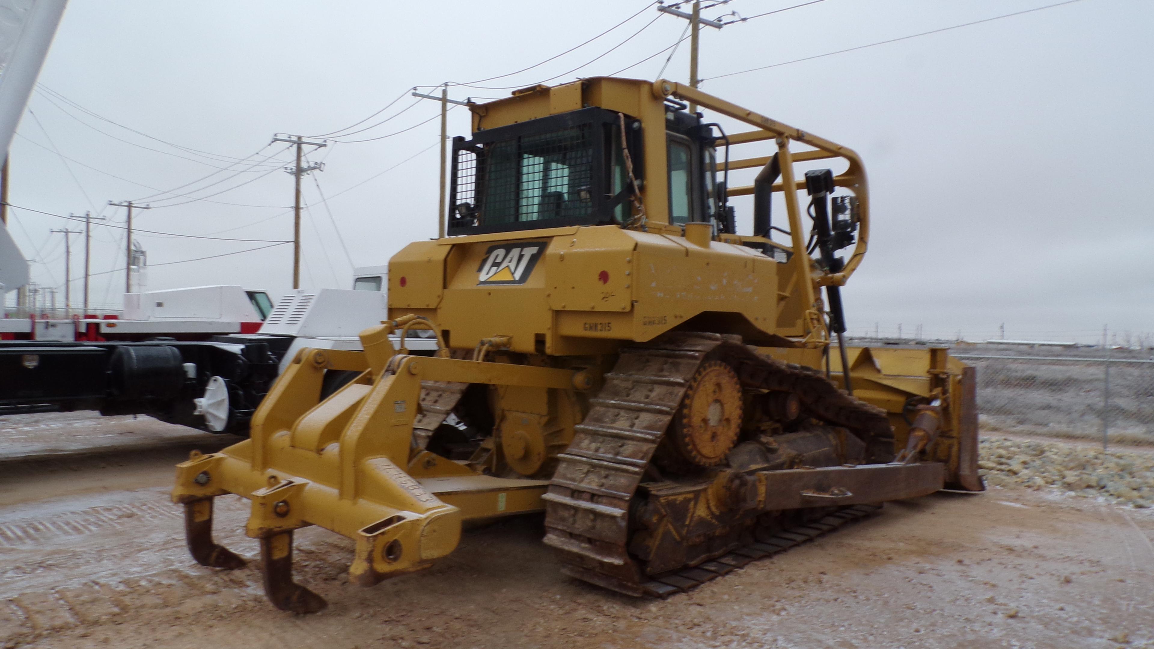 Located in YARD 1 - Midland, TX 940-224-8071 2011 CAT D6T XL, SN- CAT00D6TLGMK00315, 10.6' 4 WAY BLA