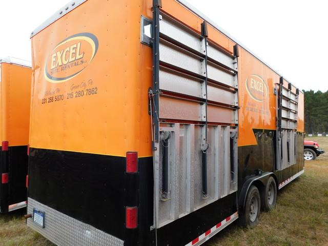 (MI-0523) 2004 WELLS CARGO 28'L T/A RESTROOM TRAILER W/ (3) RESTROOMS, ALUMINUM