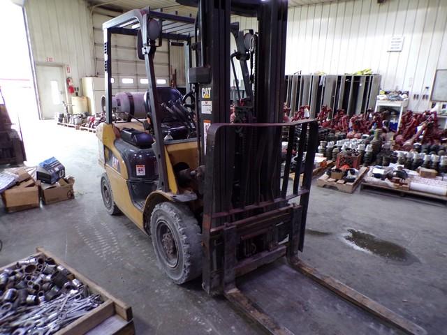 (9133) CAT MODEL 2P5000 FORKLIFT, P/B NATURAL GAS ENGINE, 5K# CAP., TRIPLE MAST,